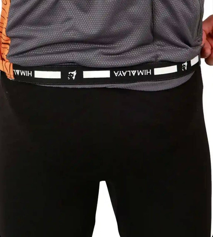 ۸